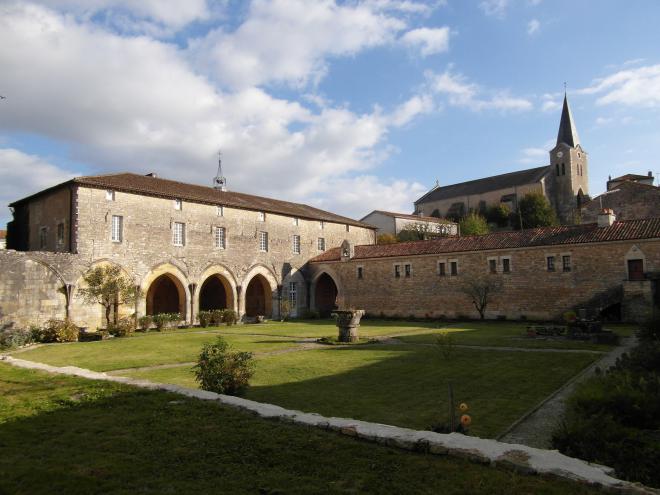 Intérieur de l'abbaye Saint-Sauveur à Charroux (86250)
