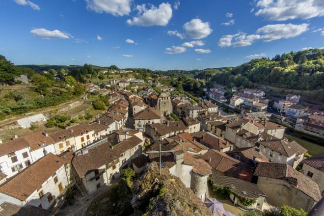 Vue depuis la vierge Laroquebrou © pierre soissons vue depuis la vierge Laroquebrou Châtaigneraie Cantal Petites Cites de Caractere © pierre soissons