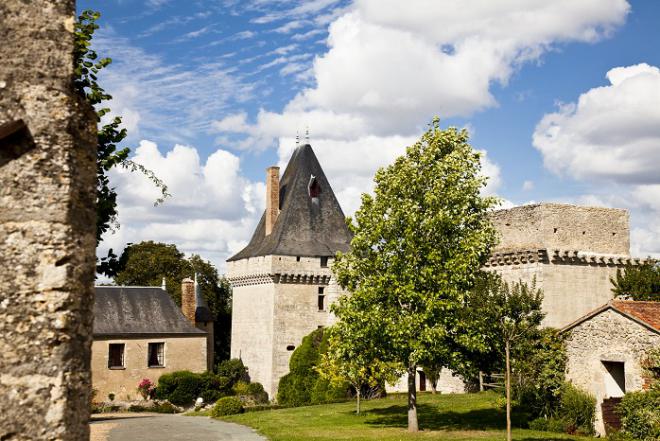 Aubigné-sur-Layon_Vue du château_© J.-P. Berlose