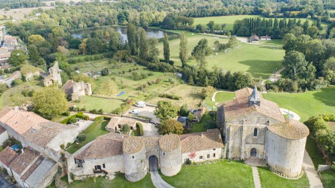 chateau-larcher_credit_thomas_jelinek-agence_zebrelle chateau-larcher_credit_thomas_jelinek-agence_zebrelle