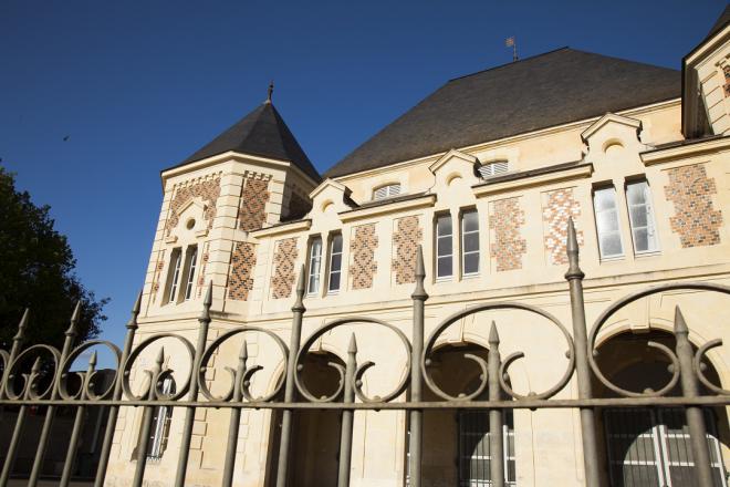 Saint-Calais_les halles_credit J.-P. Berlose Saint-Calais_les halles_credit J.-P. Berlose
