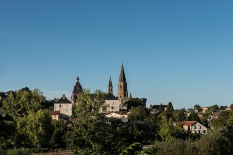 Vue sur le village et l'église abbatiale 