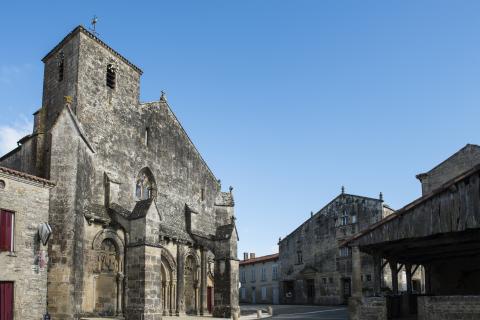 Foussais-Payré_place de l'église <sup>©</sup>Commune de Foussais-Payré