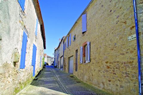 pays-de-la-loire_85_mortagne-sur-sevre_credit_mairie_de_mortagne-sur-sevre_rue_de_la_juiverie.jpg