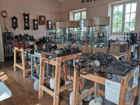 pdl_49_ingrandes-le_fresne_sur_loire_horloges_cjean-paul_joret.jpg