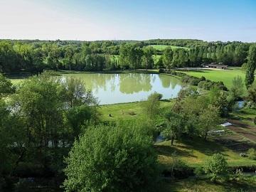 plan d'eau Château Larcher - crédit photo : mairie