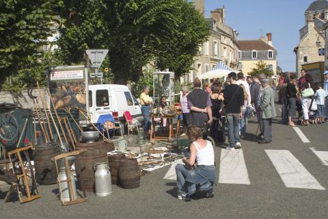 vide_grenier©cdc-pays-bellemois.jpg