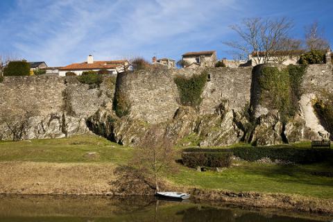 Vouvant_les remparts <sup>©</sup> J.-P. Berlose