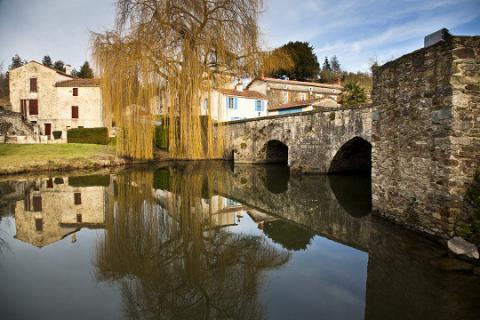 Vouvant_le pont <sup>©</sup> J.-P. Berlose